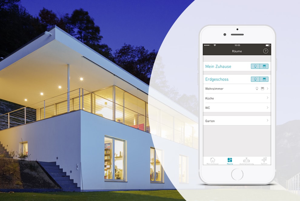 Smarte Lichtschaltung für das ganze Haus Aussenansicht Gebäude bei Nacht und Smartphone mit eNet SMART HOME App.